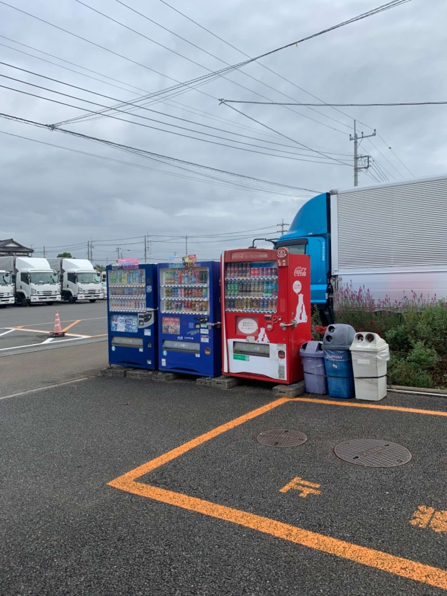 駐車場の自販機！　　（八街市　運送会社　運転手　助手　事務員　募集中）