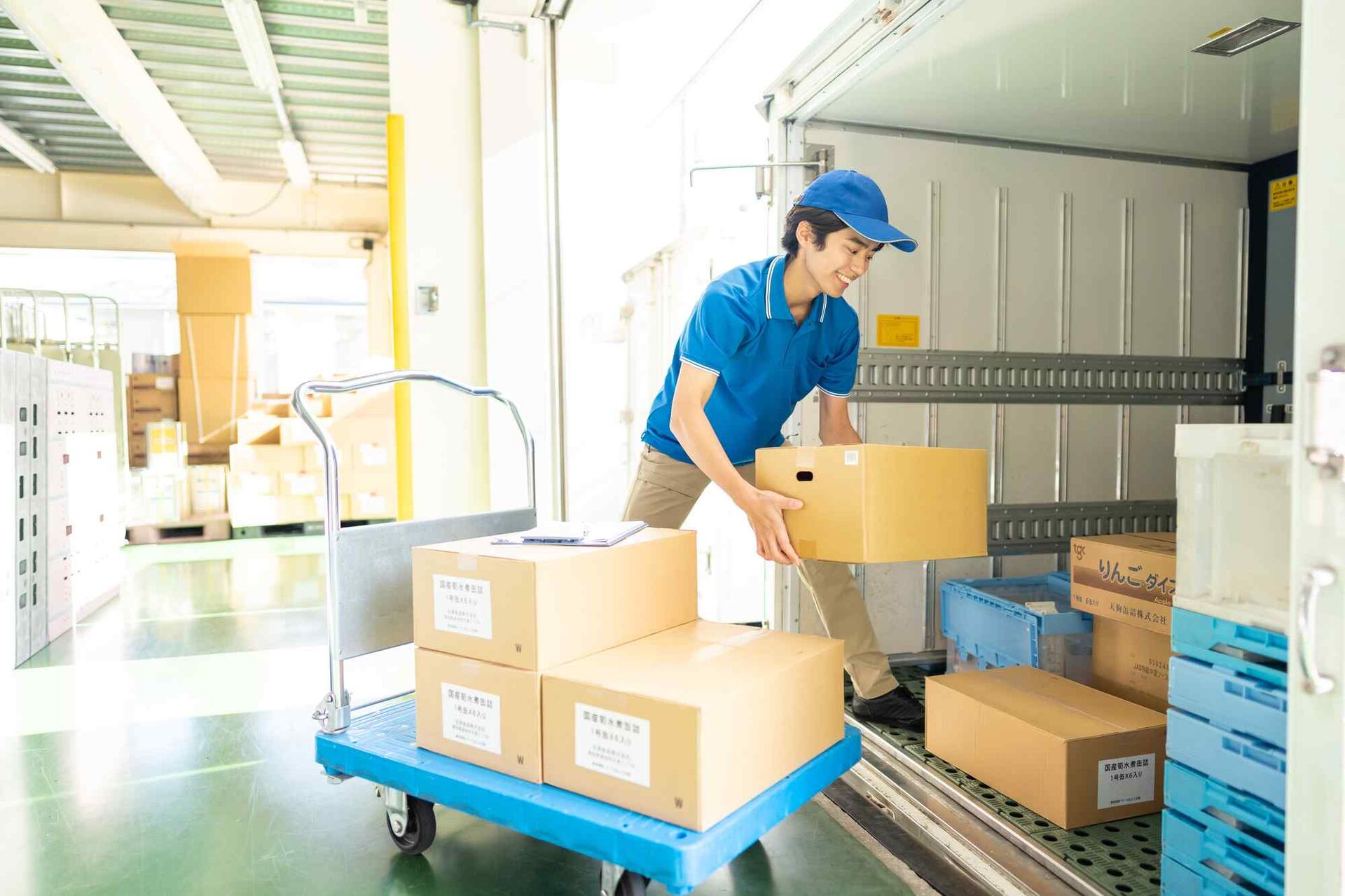 次の日の準備として荷物の積み込み